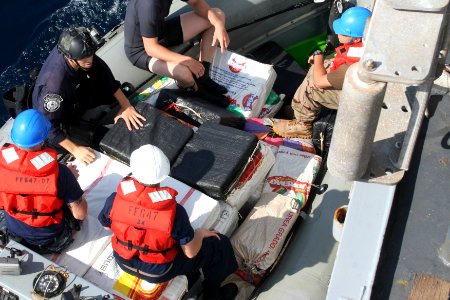 Flickr - Official U.S. Navy Imagery - Navy and Coast Guard personnel come alongside USS Nicholas to transfer contraband.
