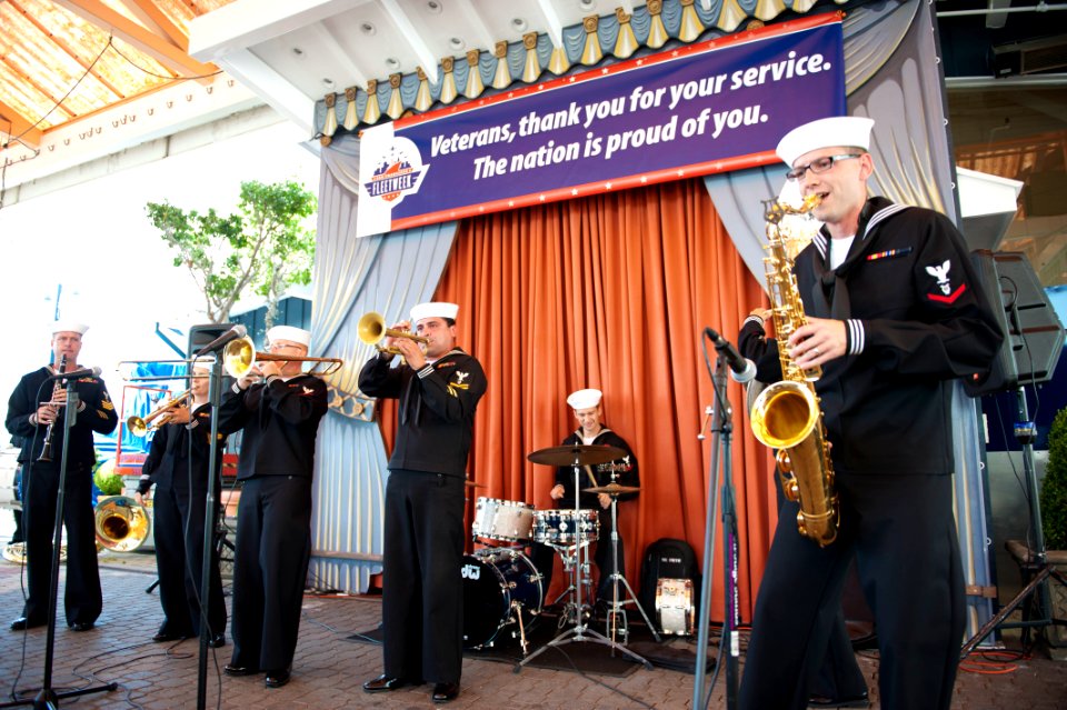 Flickr - Official U.S. Navy Imagery - Navy band plays during San Francisco Fleet Week.