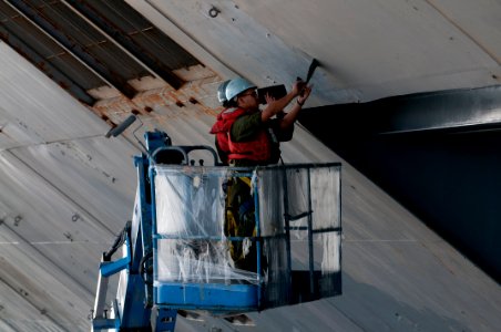 Flickr - Official U.S. Navy Imagery - Sailor removes paint from ship.