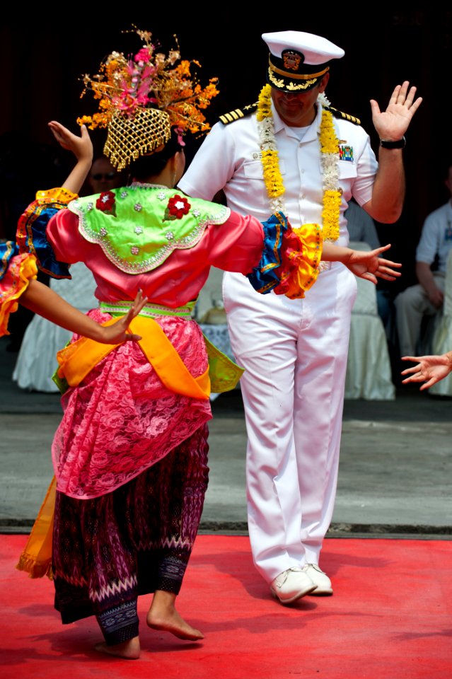 Flickr - Official U.S. Navy Imagery - Officer with Indonesian dancers.