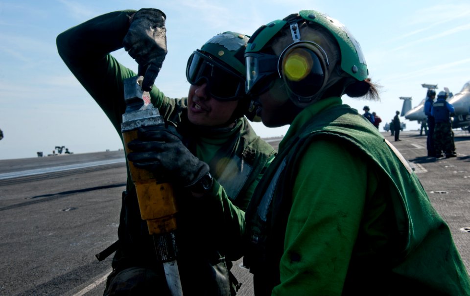 Flickr - Official U.S. Navy Imagery - OJT on the flight deck.