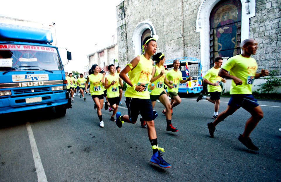 Flickr - Official U.S. Navy Imagery - Personnel assigned to Pacific Partnership 2012 and local residents participate in the 1st Calbayog City 5K Fun Run to raise money.