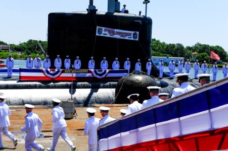 Flickr - Official U.S. Navy Imagery - Sailors assigned to USS Mississippi man the ship during the commissioning ceremony for the Navy's ninth Virginia-class attack submarine. (4)