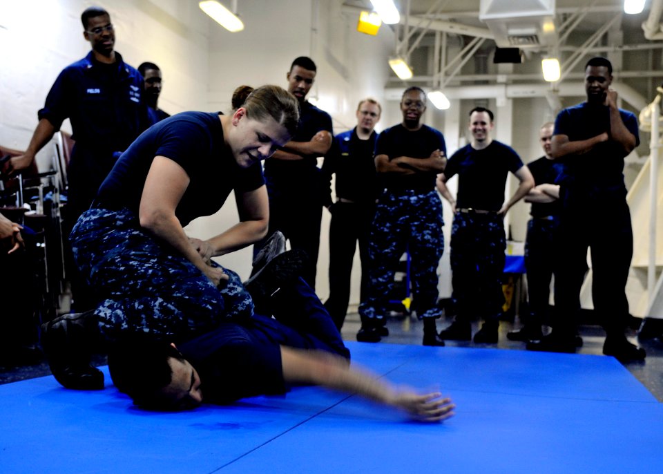 Flickr - Official U.S. Navy Imagery - Sailor demonstrates sentry tactics aboard USS Kearsarge.