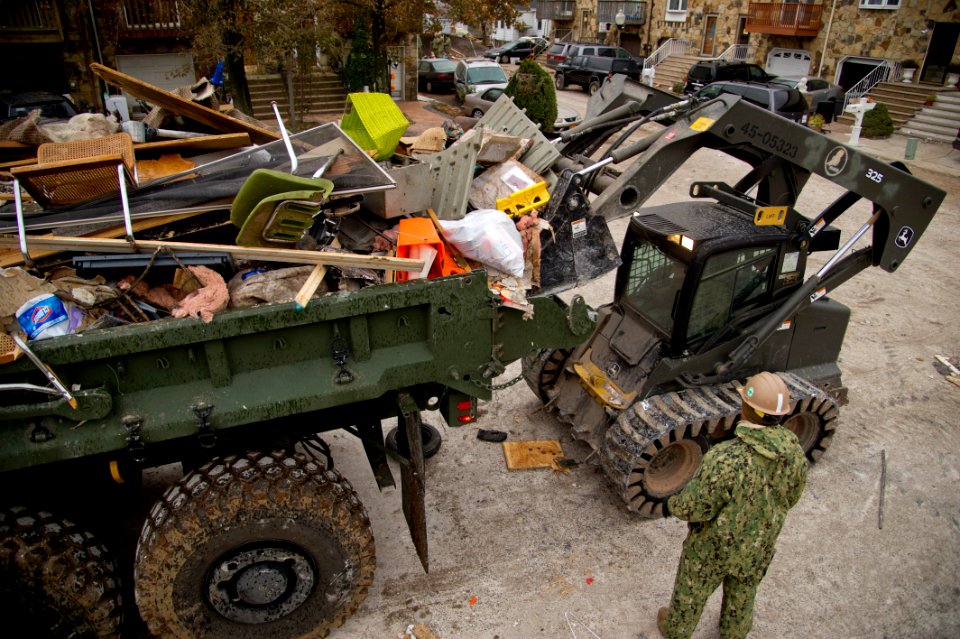 Flickr - Official U.S. Navy Imagery - Sailors assist with Hurricane Sandy clean-up. (2)