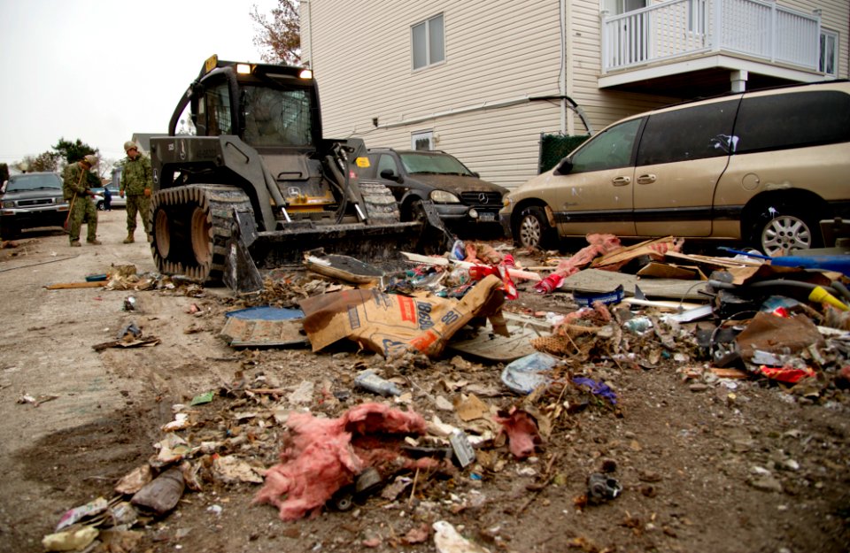 Flickr - Official U.S. Navy Imagery - Sailors assist with Hurricane Sandy clean-up. (5)