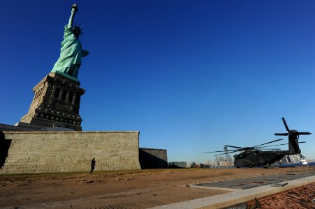 Flickr - Official U.S. Navy Imagery - Sailors assist with Hurricane Sandy clean-up. (9) photo