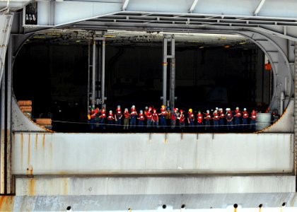 Flickr - Official U.S. Navy Imagery - Sailors conduct an underway replenishment with Military Sealift Command.