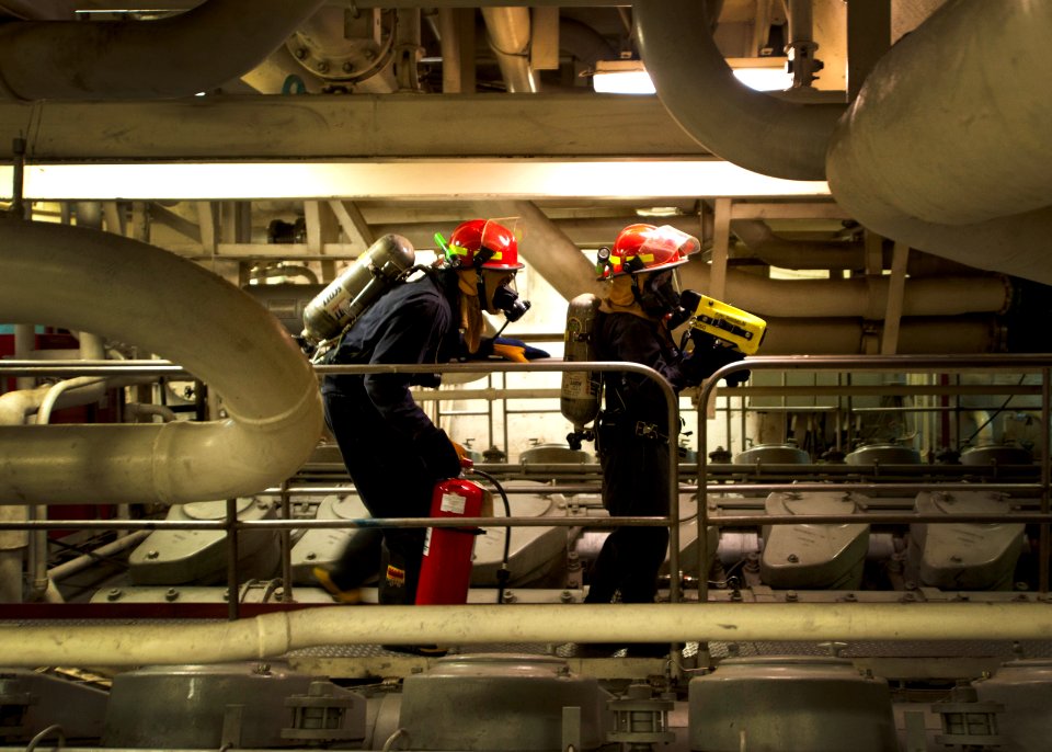 Flickr - Official U.S. Navy Imagery - Sailors conduct firefighting training. (4)