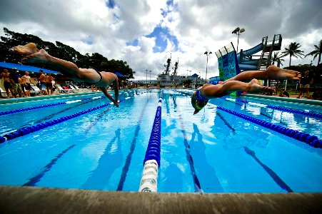 Flickr - Official U.S. Navy Imagery - Sailors from the Royal New Zealand navy and U.S. Navy dive into the pool.