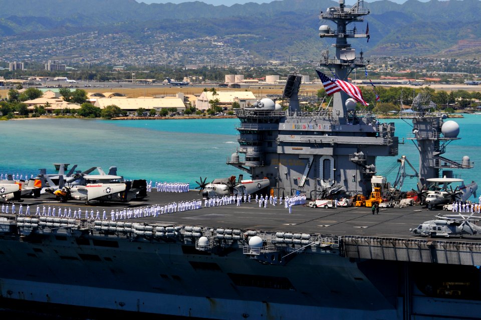 Flickr - Official U.S. Navy Imagery - Sailors aboard USS Carl Vinson man the rails as the ship arrives in Pearl Harbor.