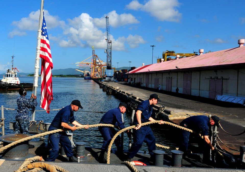 Flickr - Official U.S. Navy Imagery - Sailors heave in a mooring line.
