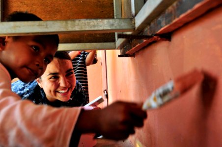 Flickr - Official U.S. Navy Imagery - Sailors help with civic assistance.