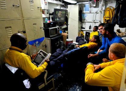 Flickr - Official U.S. Navy Imagery - Sailors assigned to the air department aboard the Nimitz-class aircraft carrier USS Carl Vinson (CVN 70) relax. photo