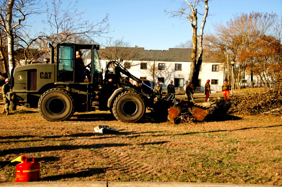 Flickr - Official U.S. Navy Imagery - Sailors assist with Hurricane Sandy clean-up. (20)