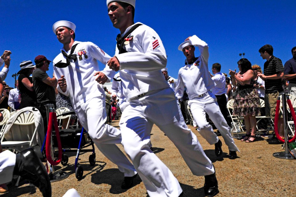 Flickr - Official U.S. Navy Imagery - Sailors assigned to USS Mississippi run to man the ship and bring it to life during the commissioning ceremony for the Navy's ninth Virginia-class attack submarine.