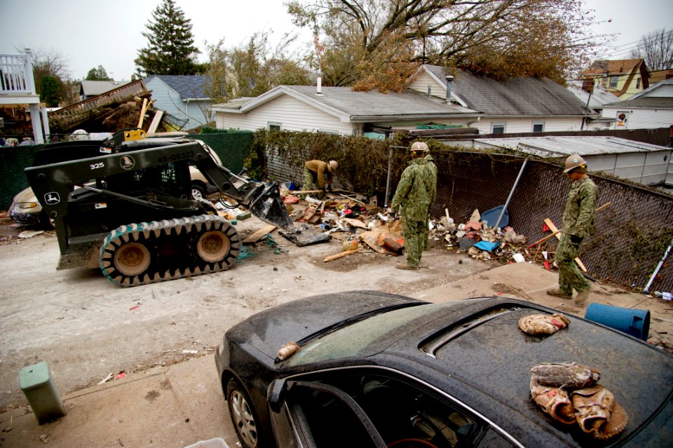 Flickr - Official U.S. Navy Imagery - Sailors assist with Hurricane Sandy clean-up. (6)