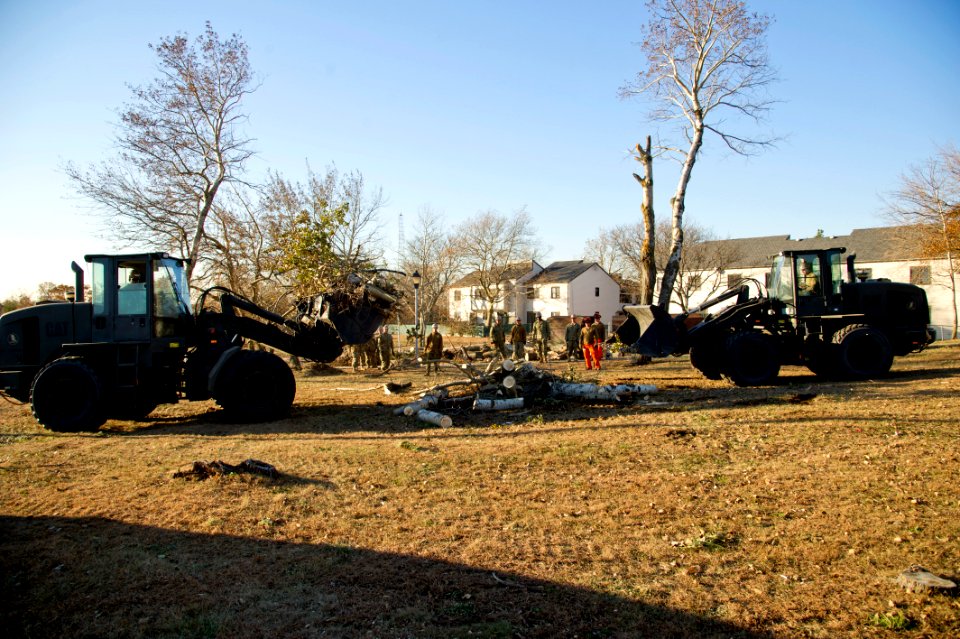 Flickr - Official U.S. Navy Imagery - Sailors assist with Hurricane Sandy clean-up. (18)