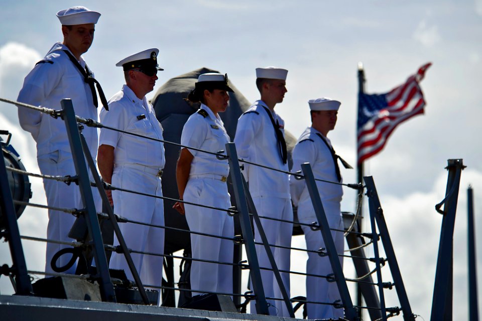 Flickr - Official U.S. Navy Imagery - Sailors man the rails as USS O'Kane departs for a deployment.