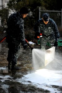 Flickr - Official U.S. Navy Imagery - Sailors assist with Hurricane Sandy clean-up. (7) photo