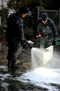 Flickr - Official U.S. Navy Imagery - Sailors assist with Hurricane Sandy clean-up. (7)