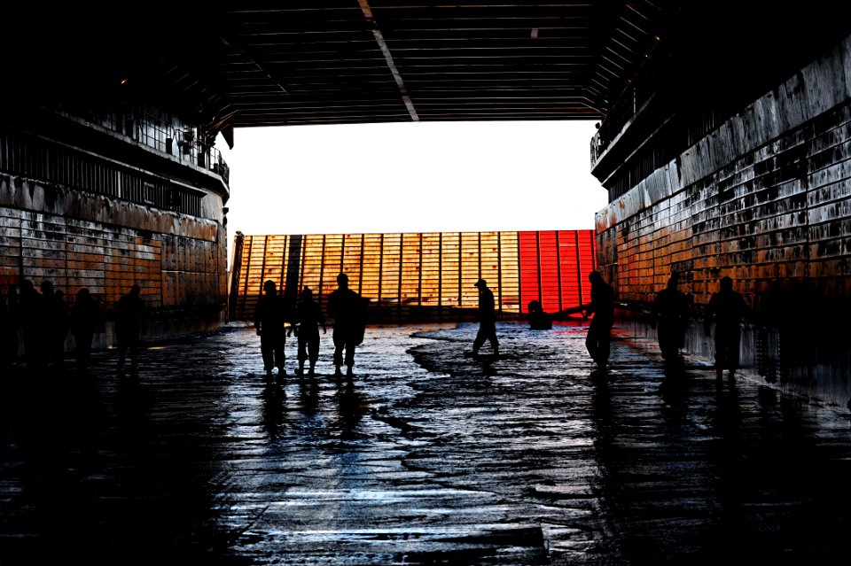 Flickr - Official U.S. Navy Imagery - Sailors conduct a foreign object debris walk down.
