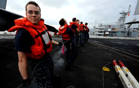 Flickr - Official U.S. Navy Imagery - Sailors conduct a replenishment aboard USS John C. Stennis. (1)
