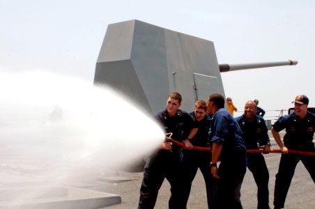 Flickr - Official U.S. Navy Imagery - Sailors conduct firefighter training.