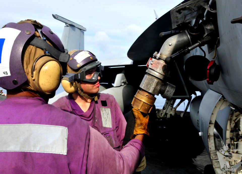 Flickr - Official U.S. Navy Imagery - Sailors fuel F-A-18E Super Hornet on flight deck.