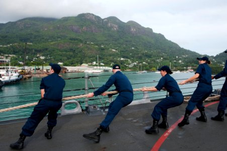 Flickr - Official U.S. Navy Imagery - Sailors heave a line while mooring the ship in Victoria, Seychelles.