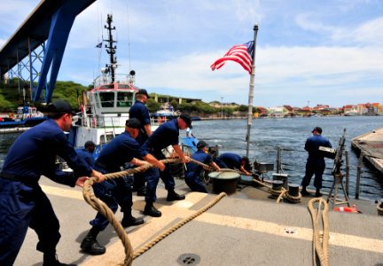 Flickr - Official U.S. Navy Imagery - Sailors heave in a mooring line. (1)