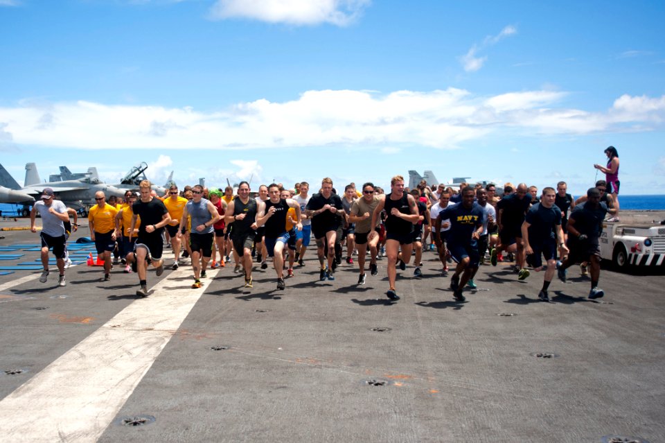 Flickr - Official U.S. Navy Imagery - Sailors kick off the ship-wide Warfighter's Cup with a 5K run.