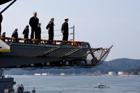 Flickr - Official U.S. Navy Imagery - Sailors man the rails as the ship arrives in Japan.