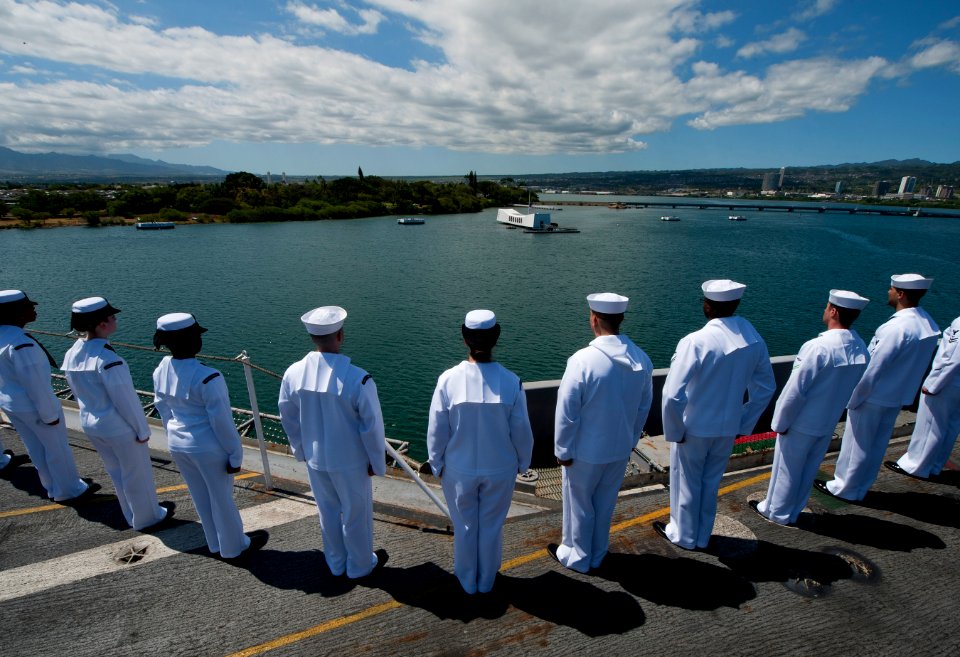Flickr - Official U.S. Navy Imagery - Sailors man the rails aboard USS Carl Vinson while passing the USS Arizona Memorial as the ship arrives in Pearl Harbor.
