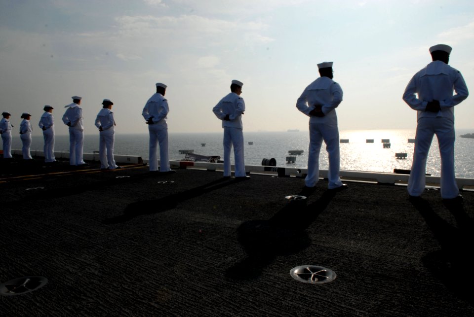 Flickr - Official U.S. Navy Imagery - Sailors man the rails of USS George Washington.