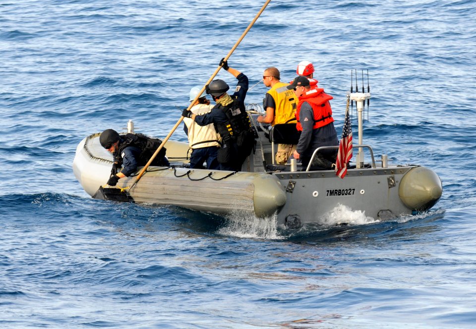 Flickr - Official U.S. Navy Imagery - Sailors sieze contraband.