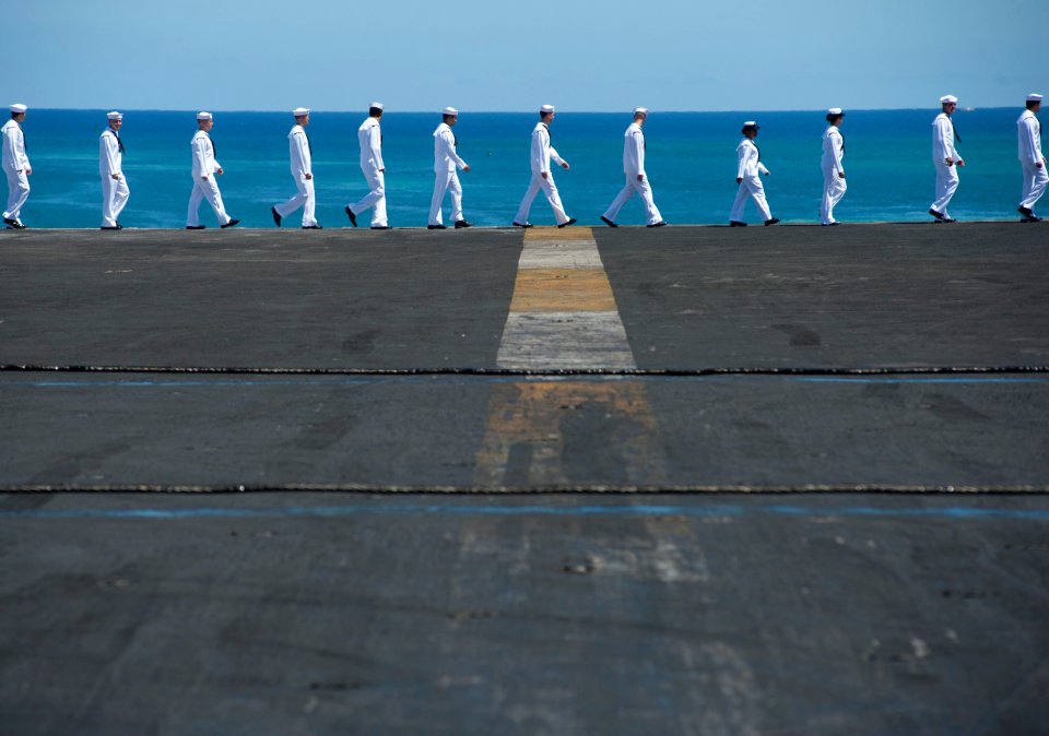 Flickr - Official U.S. Navy Imagery - Sailors man the rails aboard USS Carl Vinson while passing the USS Arizona Memorial as the ship arrives in Pearl Harbor. (1)