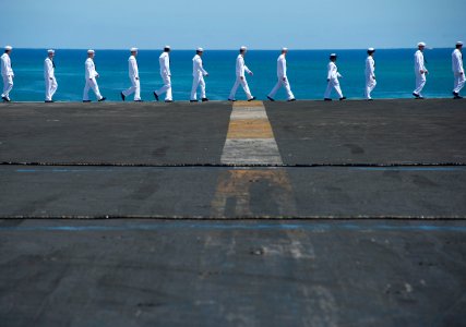 Flickr - Official U.S. Navy Imagery - Sailors man the rails aboard USS Carl Vinson while passing the USS Arizona Memorial as the ship arrives in Pearl Harbor. (1)