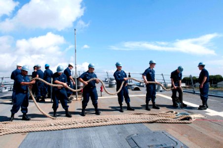 Flickr - Official U.S. Navy Imagery - Sailors move the ship’s lines into storage.