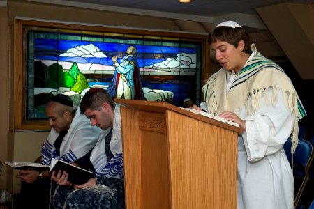 Flickr - Official U.S. Navy Imagery - Sailors observe Yom Kippur. photo
