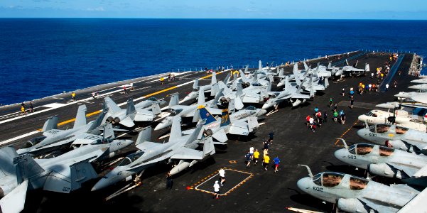 Flickr - Official U.S. Navy Imagery - Sailors participate in the Coronado Valentine's Day 10K Run on the flight deck of the Nimitz-class aircraft carrier USS John C. Stennis