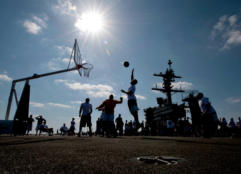 Flickr - Official U.S. Navy Imagery - Sailors play basketball during Flight Deck Fun Day.