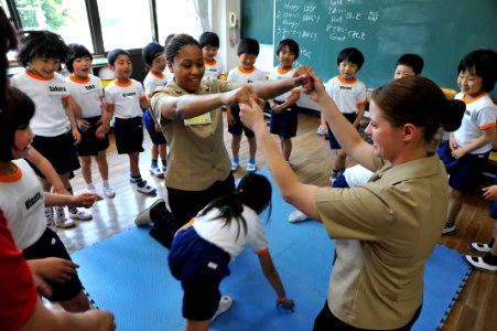 Flickr - Official U.S. Navy Imagery - Sailors play a game with Ogamo Elementary School first graders.