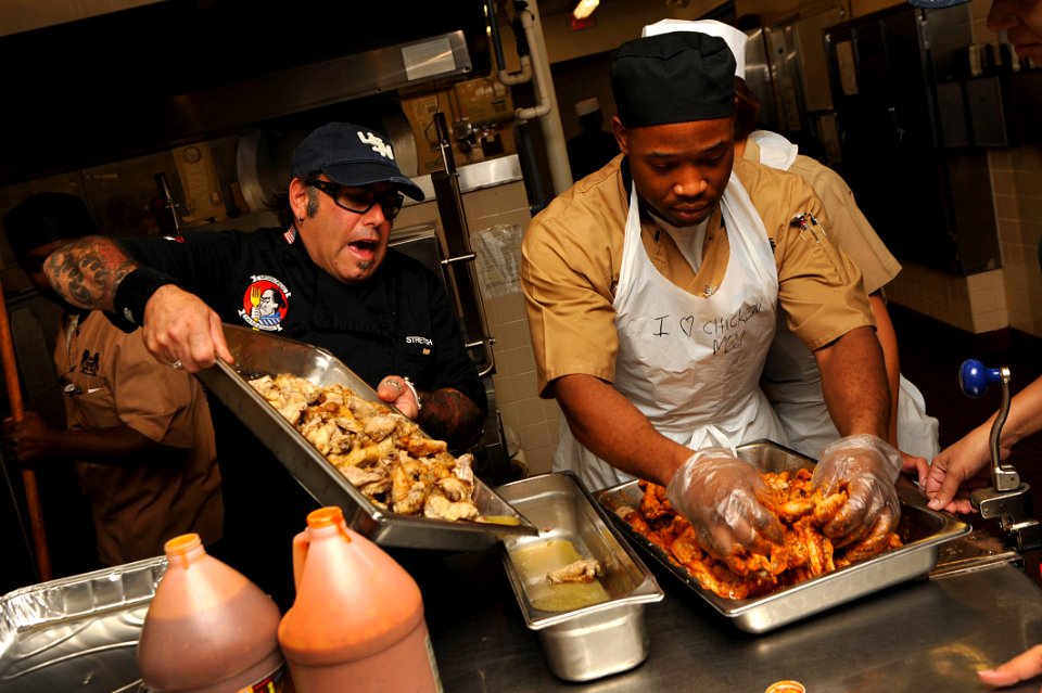 Flickr - Official U.S. Navy Imagery - Sailors work with TV chefs.