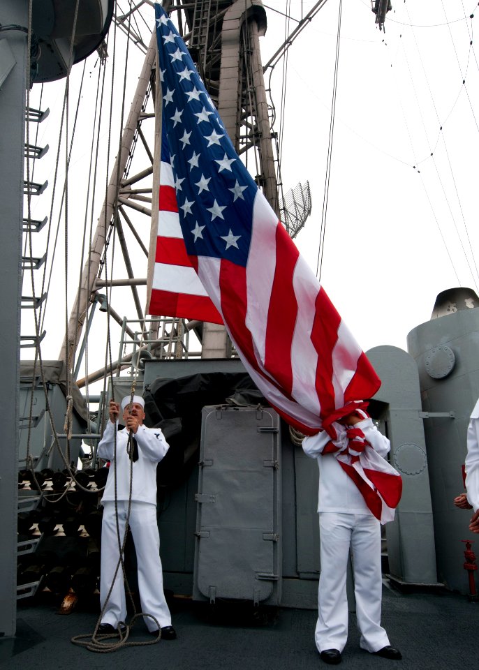 Flickr - Official U.S. Navy Imagery - Sailors raise the ensign.