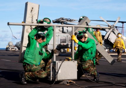 Flickr - Official U.S. Navy Imagery - Sailors set up landing system.