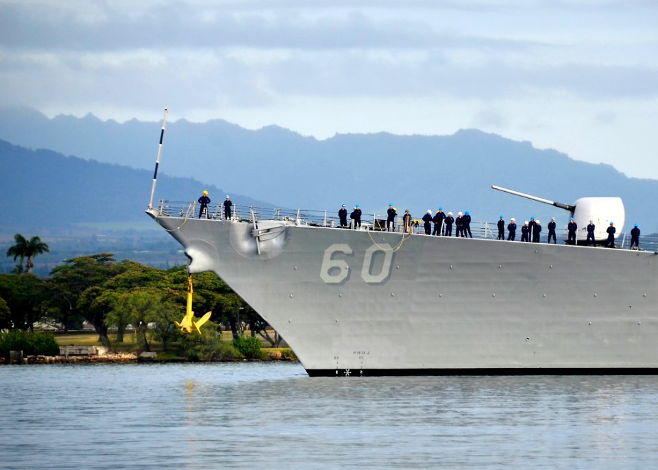 Flickr - Official U.S. Navy Imagery - Sailors stand watch on the bow of USS Paul Hamilton as the ship transits the waters of Joint Base Pearl Harbor-Hickam.