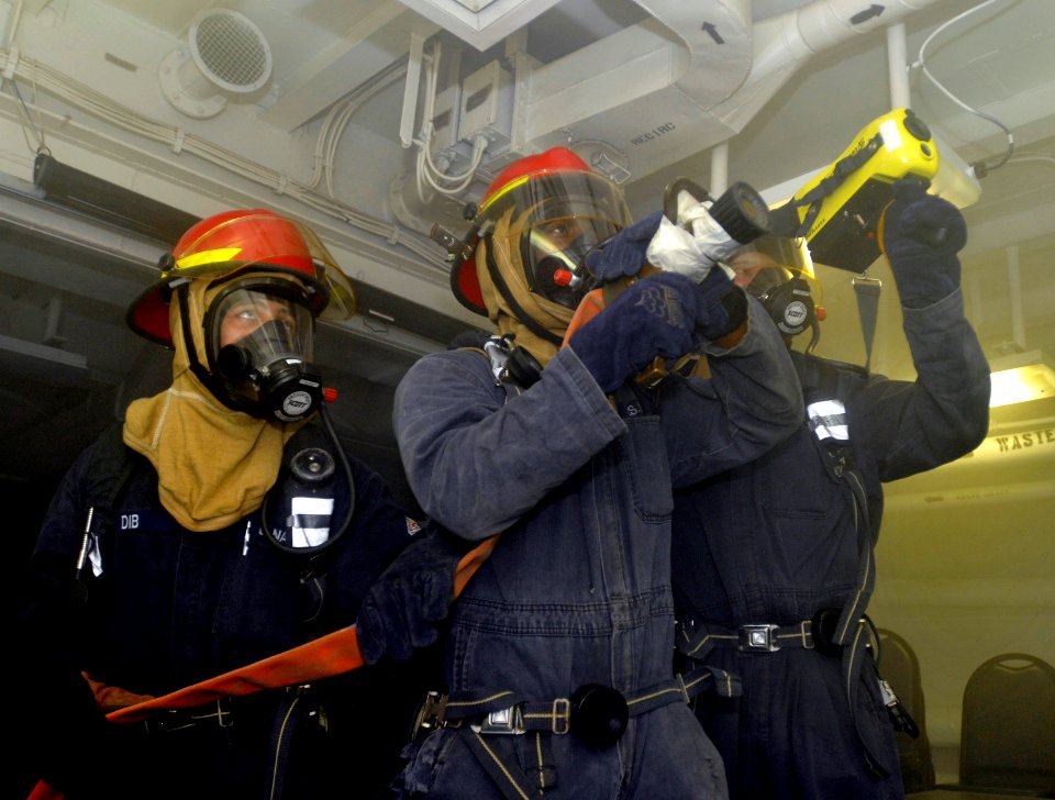 Flickr - Official U.S. Navy Imagery - Sailors simulate overhauling a space.