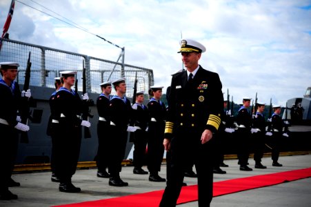 Flickr - Official U.S. Navy Imagery - The CNO inspects the Royal Norwegian navy Honor Guard. photo