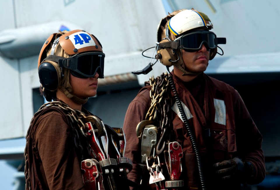 Flickr - Official U.S. Navy Imagery - Sailors stand ready with chains.